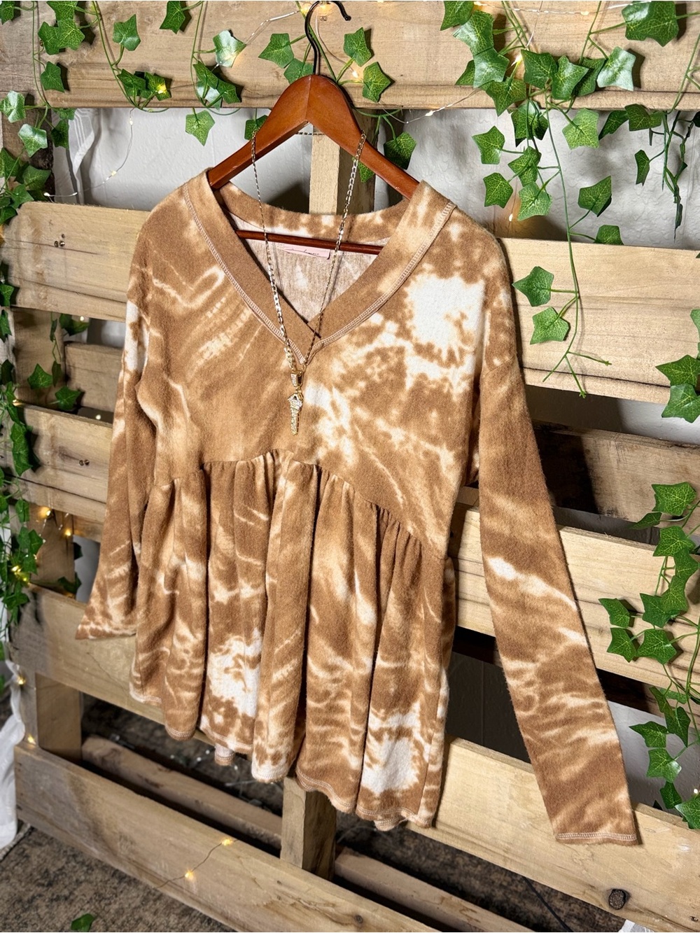 Ces Femme Brown & White Tie-Dye V-Neck Babydoll Tunic